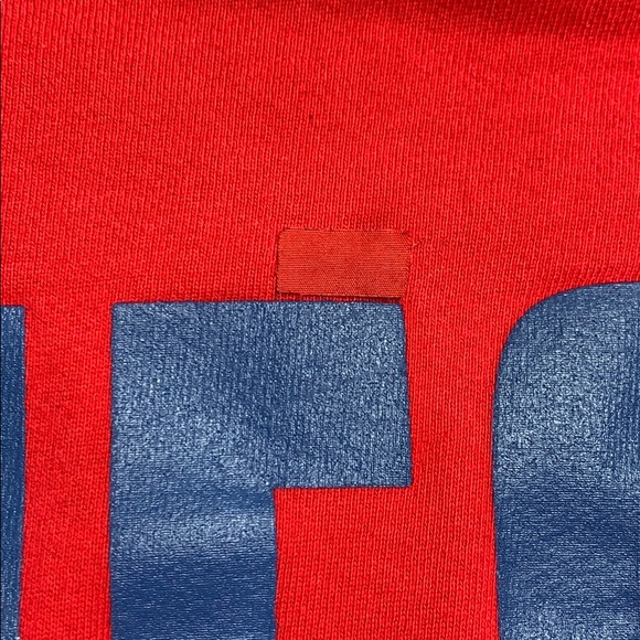 VINTAGE GUESS Spellout Cropped CrewNeck Red - Picture 2 of 8